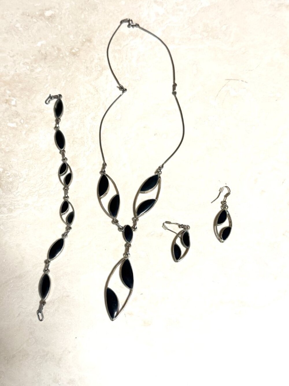 3/$10, Imitation Mother of Pearl Jewelry Set, Necklace, Earrings, Bracelet - Picture 8 of 8
